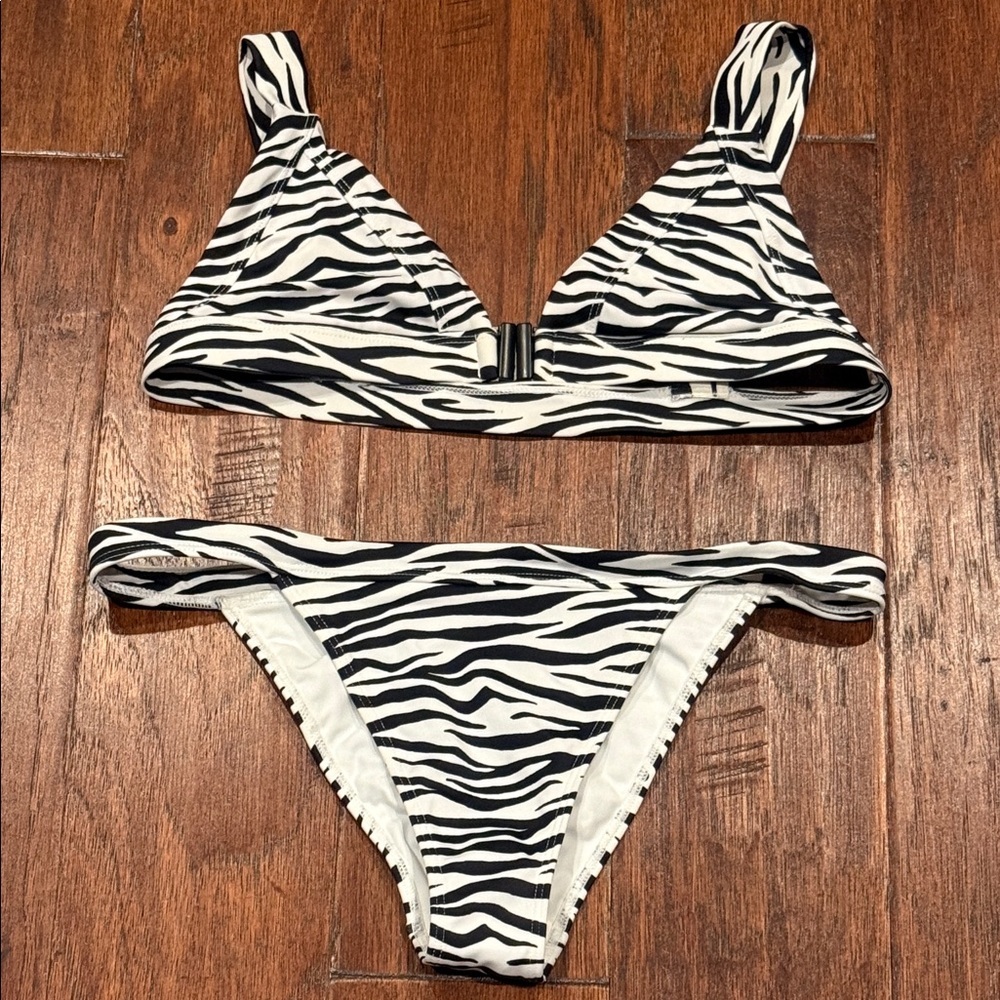 Medium Top & Bottom Kendall & Kylie Two Piece Swimsuit